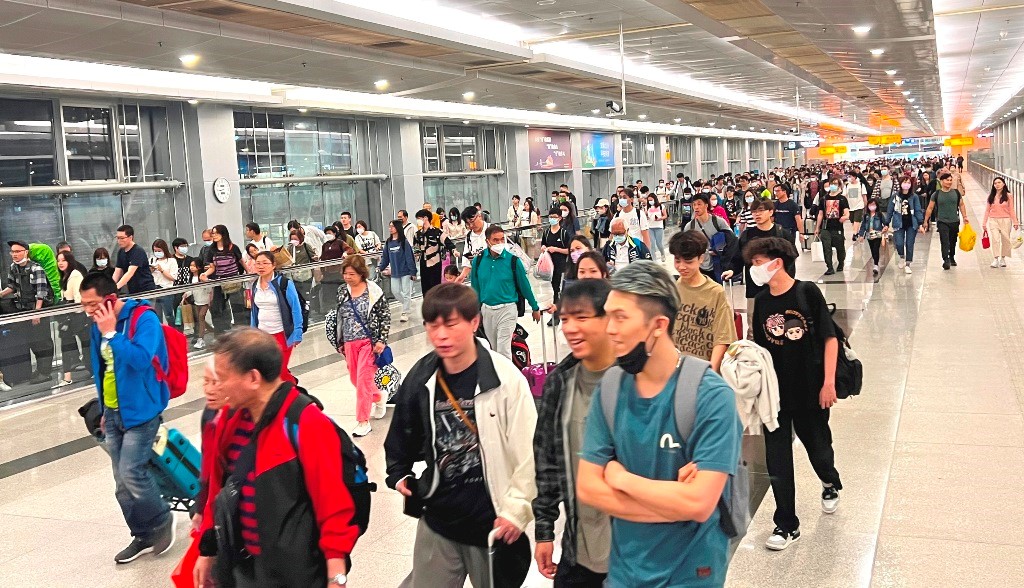 福田口岸再创纪录 20万人次出入境，入境旅游复苏加速